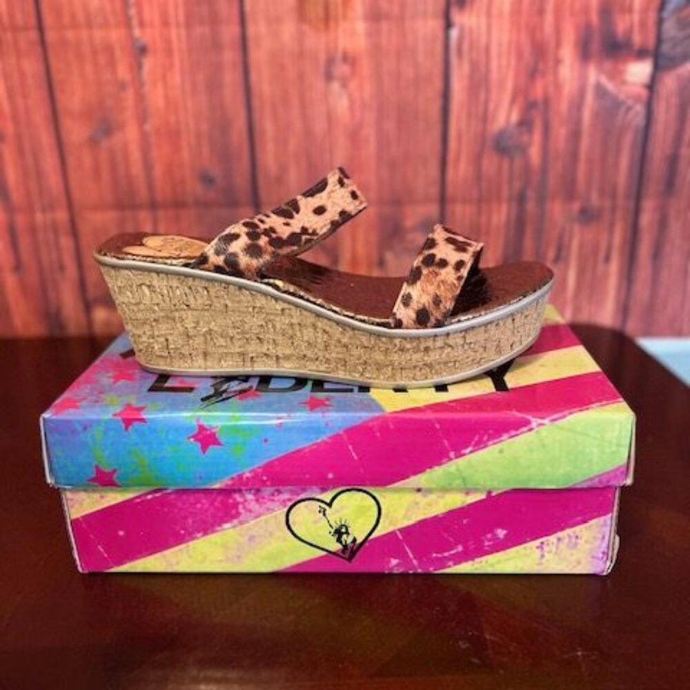 Love & Liberty "Wild Thing" Leopard Wedge Sandals Size 10 Slip-on style Comfort